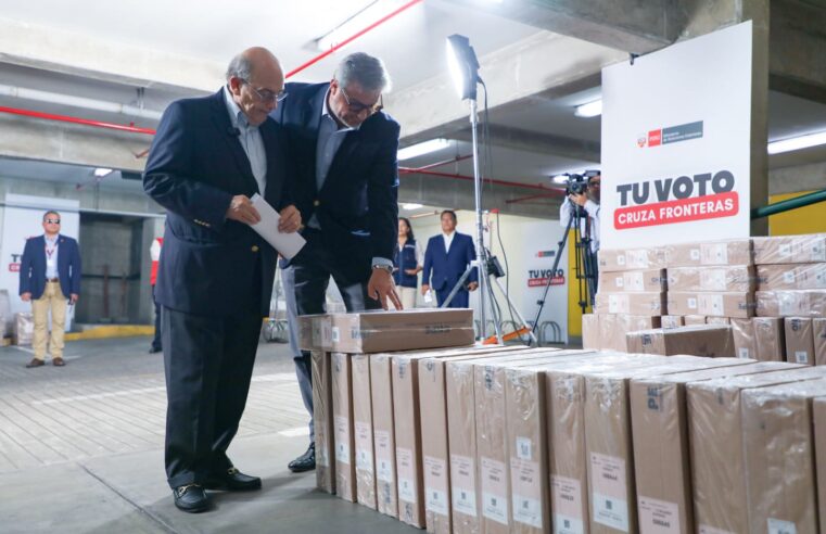 ONPE entrega material electoral para voto de peruanos en el extranjero