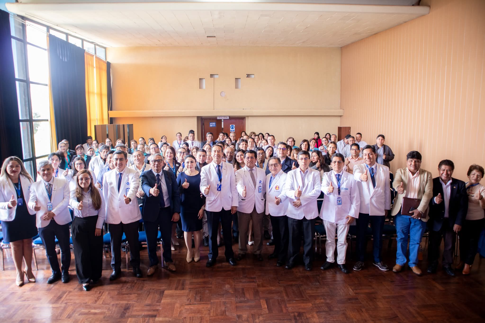 Gerente de EsSalud inició gestión a puertas cerradas mientras pacientes son maltratados