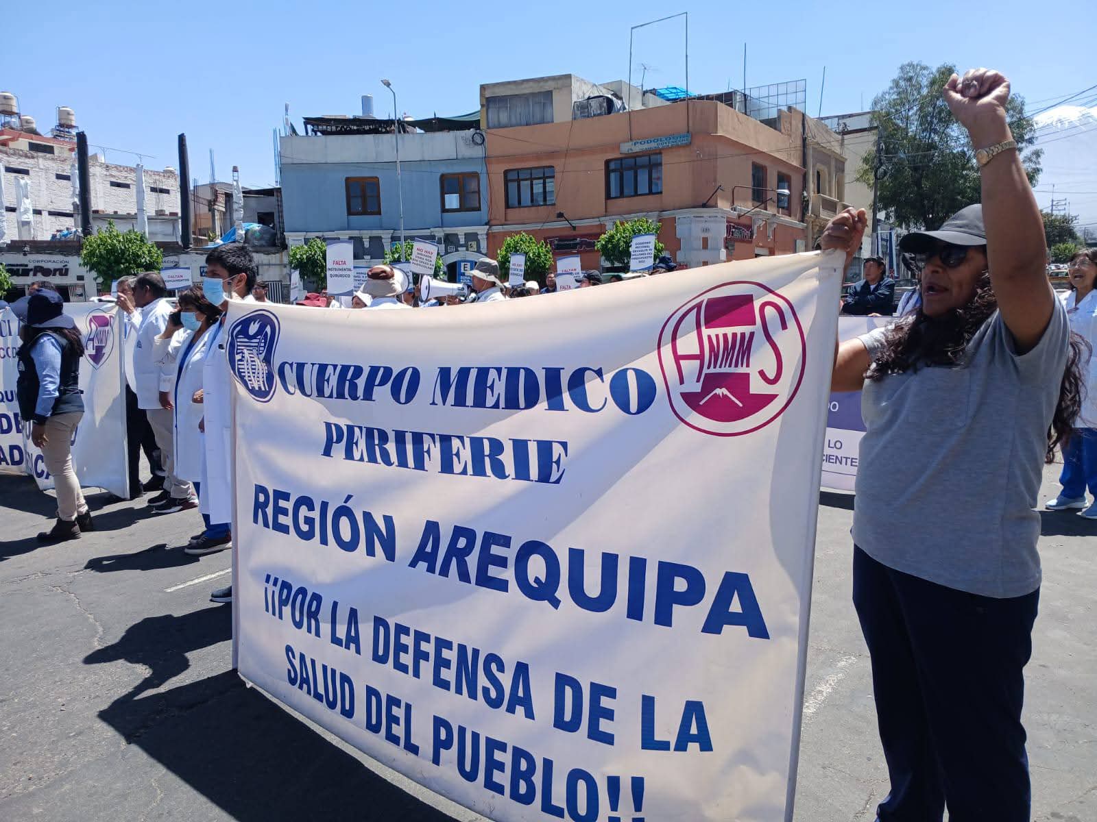 Huelga de médicos sin resultados en Arequipa