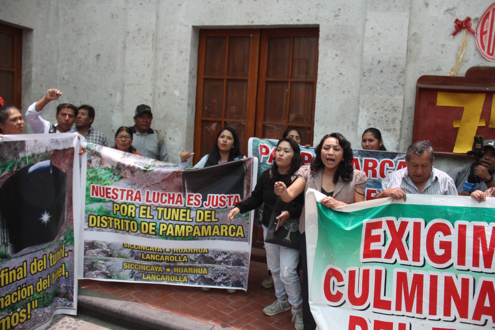 Residentes de Pampamarca caminan por cuatro horas para conseguir alimentos