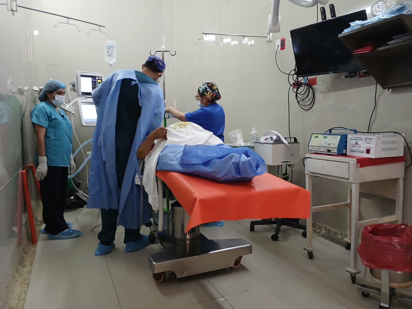 Solo una de las cinco salas de operaciones del Goyeneche está en condiciones aceptables