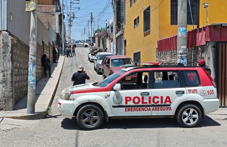 Hallan dos autos robados en Lima en taller de Cerro Colorado