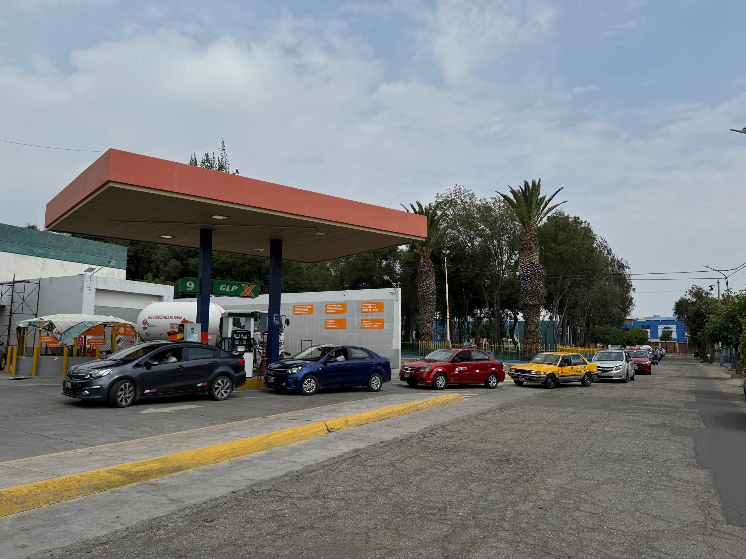 GLP escasea y combustible sube de precio en Arequipa.