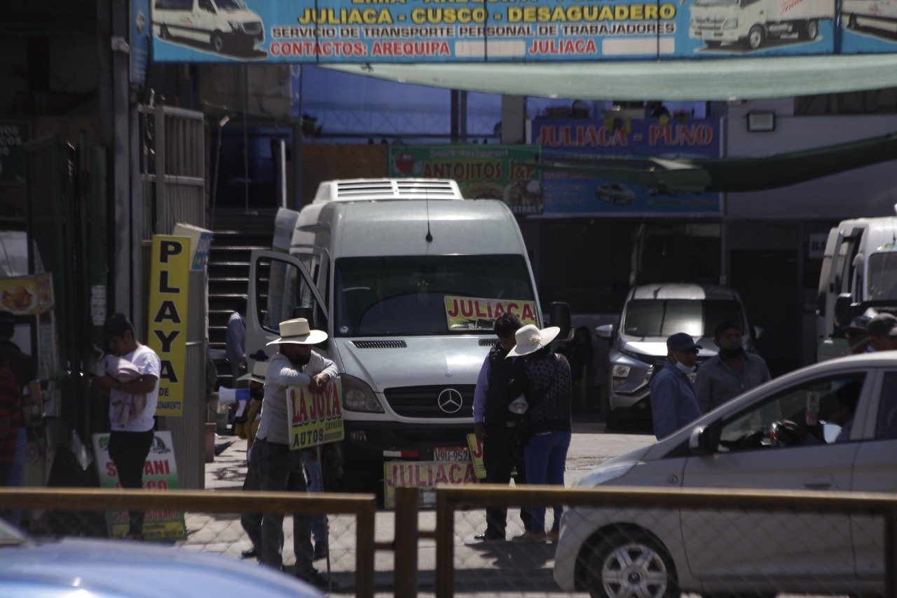 Más de mil vehículos interprovinciales circulan sin permiso en Arequipa