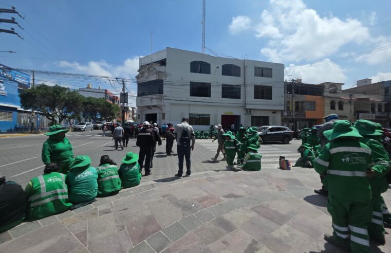Trabajadores de Cerro Colorado protestan por falta de uniformes y equipos