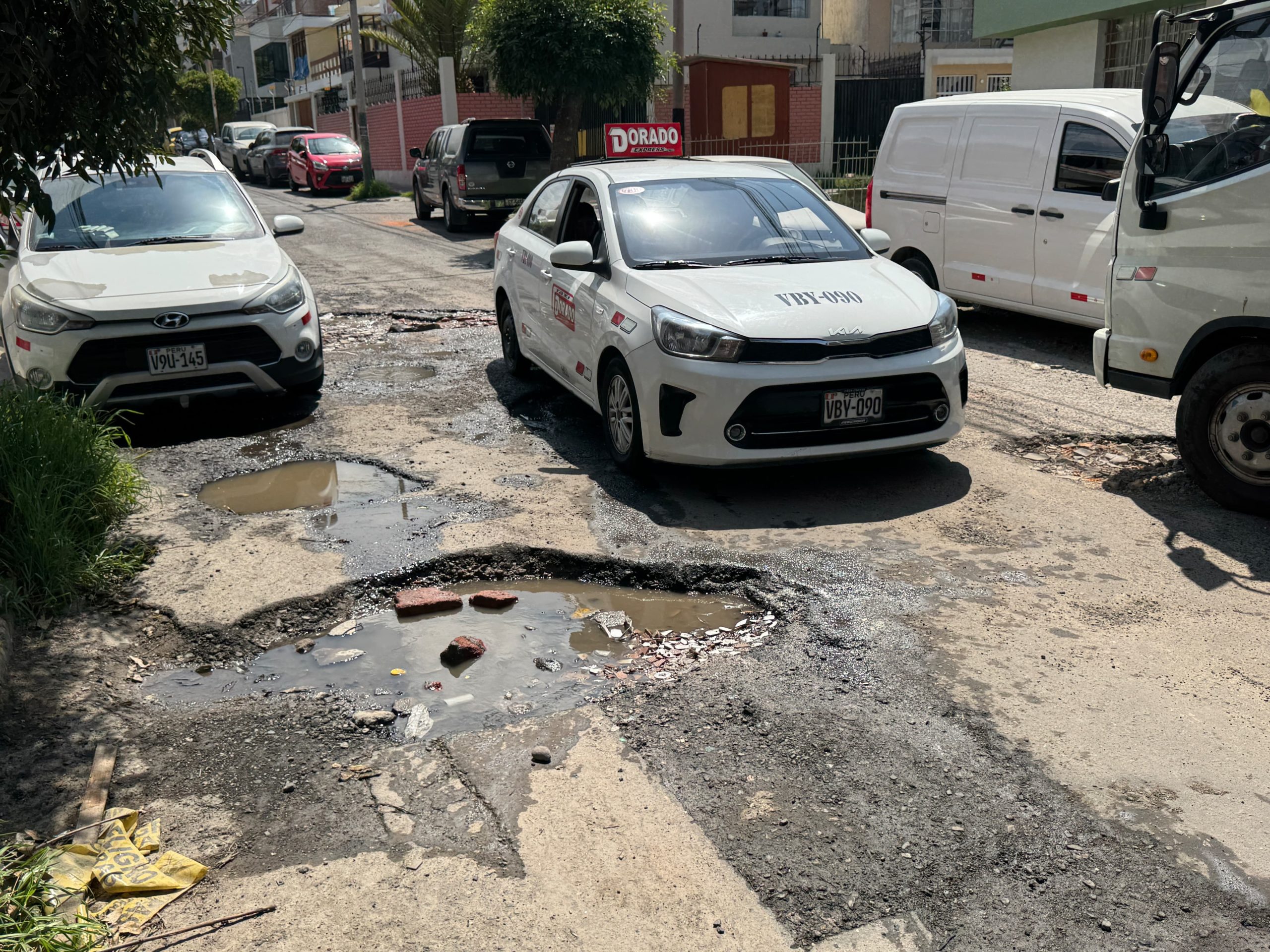 Lluvias dejan baches y deterioro en calles y avenidas de Arequipa