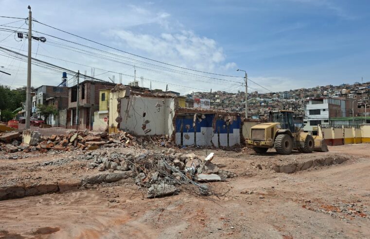 Demolición deja sin muro perimétrico a colegio Julio C. Tello en Paucarpata