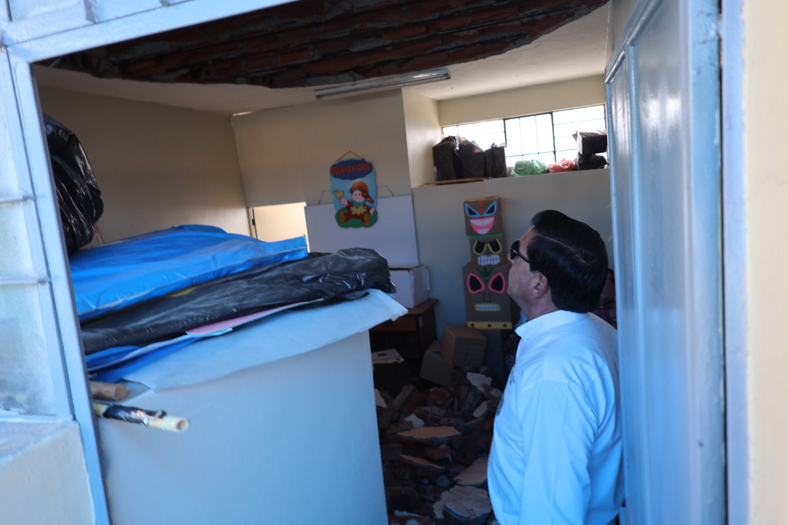 Bustamante asumirá traslado de aula prefabricada a centro educativo