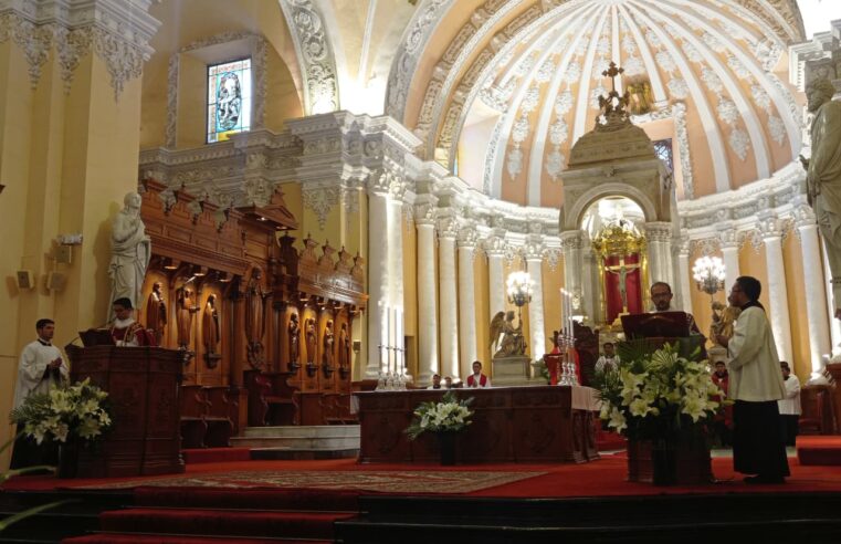 Fieles acompañaron entrada triunfal de Jesús en Jerusalén