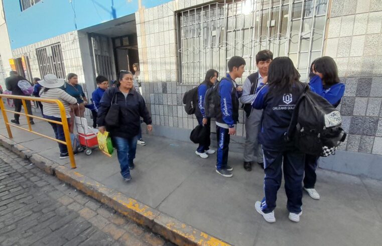 Más de 217 mil escolares de Arequipa retornan hoy a clases