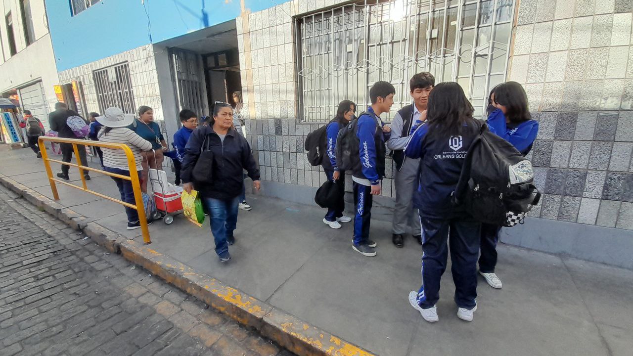 Más de 217 mil escolares de Arequipa retornan hoy a clases