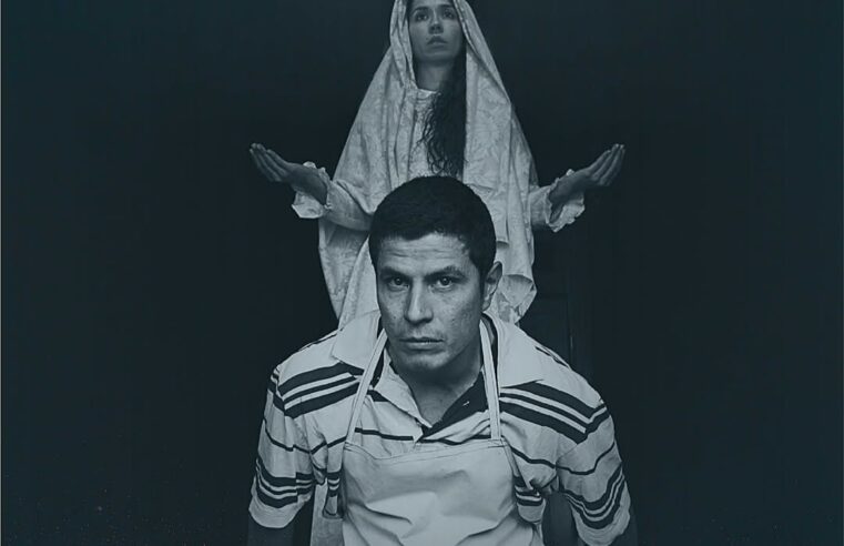 El teatro debe ser político haciendo al espectador mas consciente de su entorno