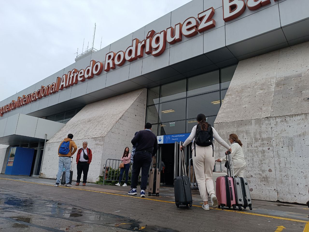 Cancelación de vuelos en aeropuerto no puede repetirse el próximo año