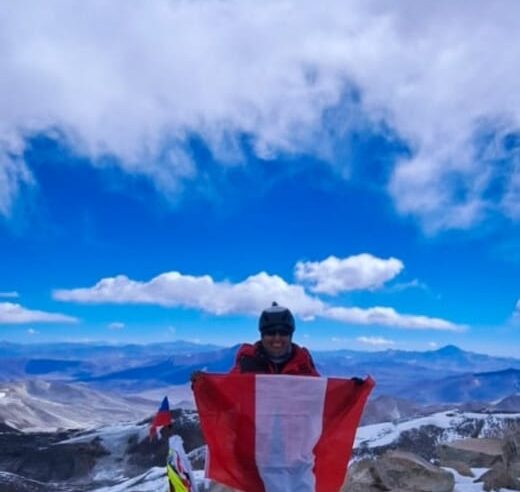 Montañista arequipeña coronó el volcán más alto del mundo
