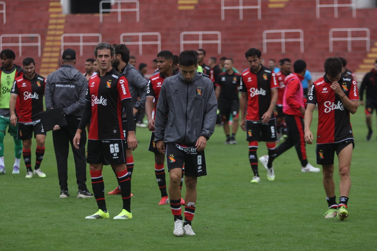 Hinchas del FBC Melgar explotaron por malos resultados