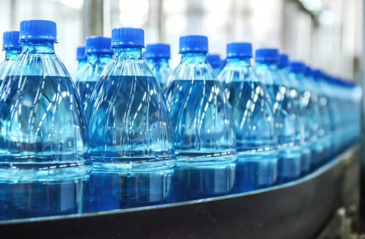 Volumen de aguas embotelladas creció 9.8% en 2025, por 58.4 millones de soles