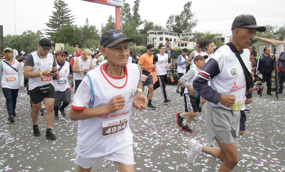 Maratón Virgen de la Candelaria de Cayma en la recta final
