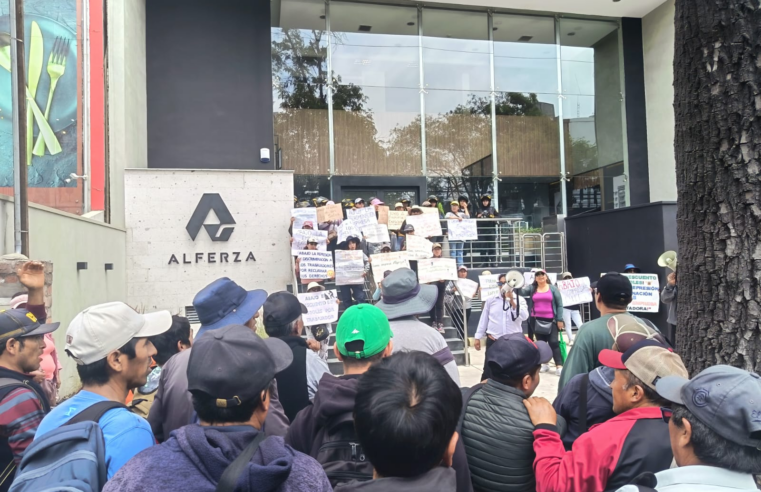 Construcción Civil paraliza dos millonarios proyectos aduciendo descuentos a obreros