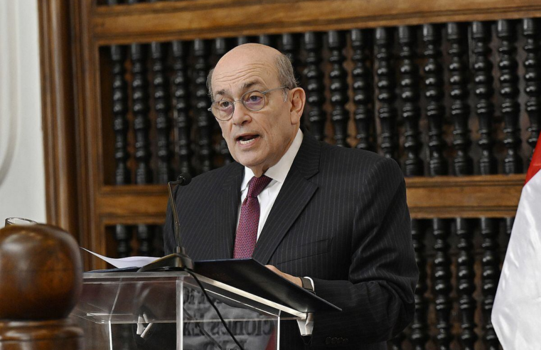 Canciller De Zela supervisa organización de elecciones en Santiago de Chile