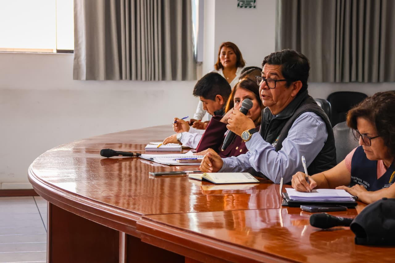 Aumento unilateral de pasaje y suspensión del servicio podrían constituir delito