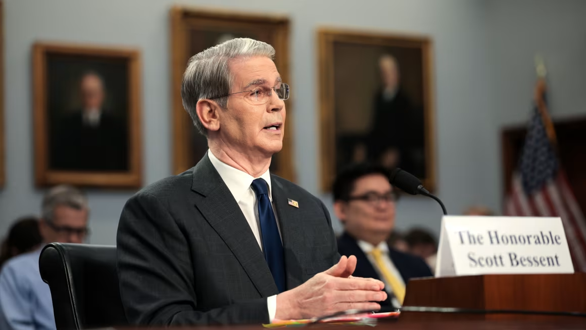 EE.UU. permite paso de petroleros iraníes por el estrecho de Ormuz