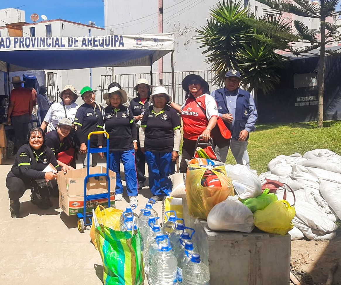 Programa “Parques Biosaludables” entrega desayunos, agua y víveres a damnificados