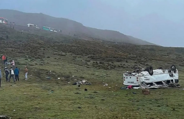 Huarochirí: volcadura de bus deja al menos 8 muertos y varios heridos