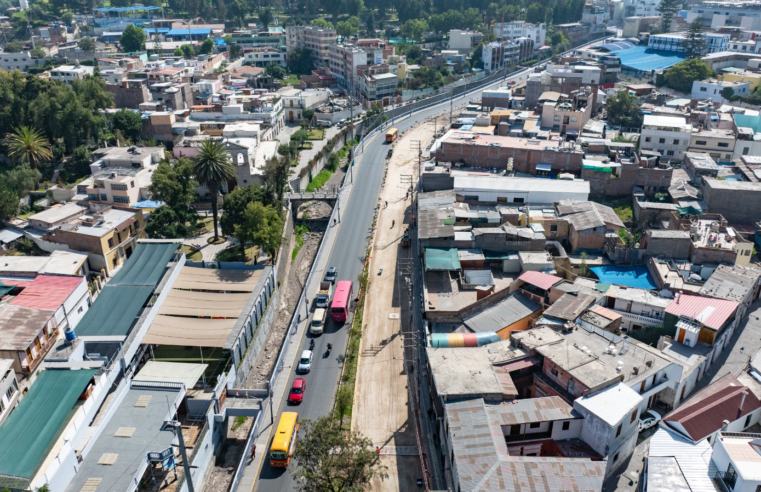 Reabren Av. Juan de la Torre tras retrasos por lluvias en Arequipa