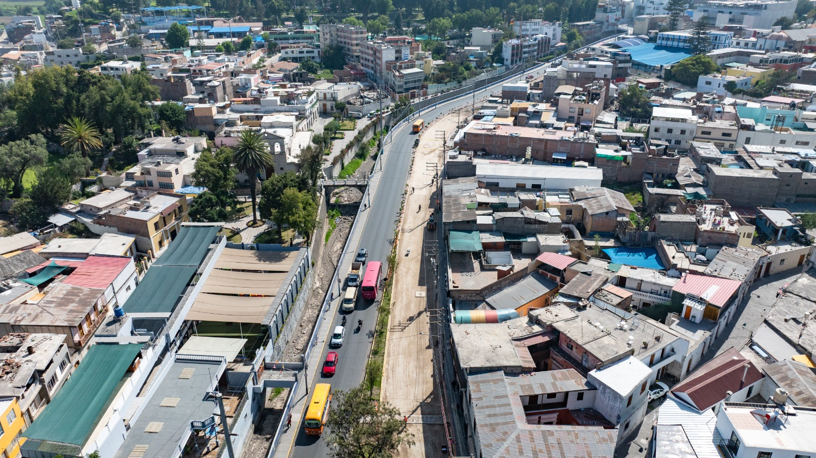 Reabren Av. Juan de la Torre tras retrasos por lluvias en Arequipa