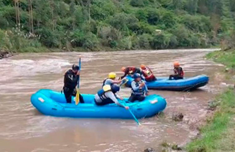 Tres personas murieron y 2 desaparecen tras caer vehículo al río Vilcanota
