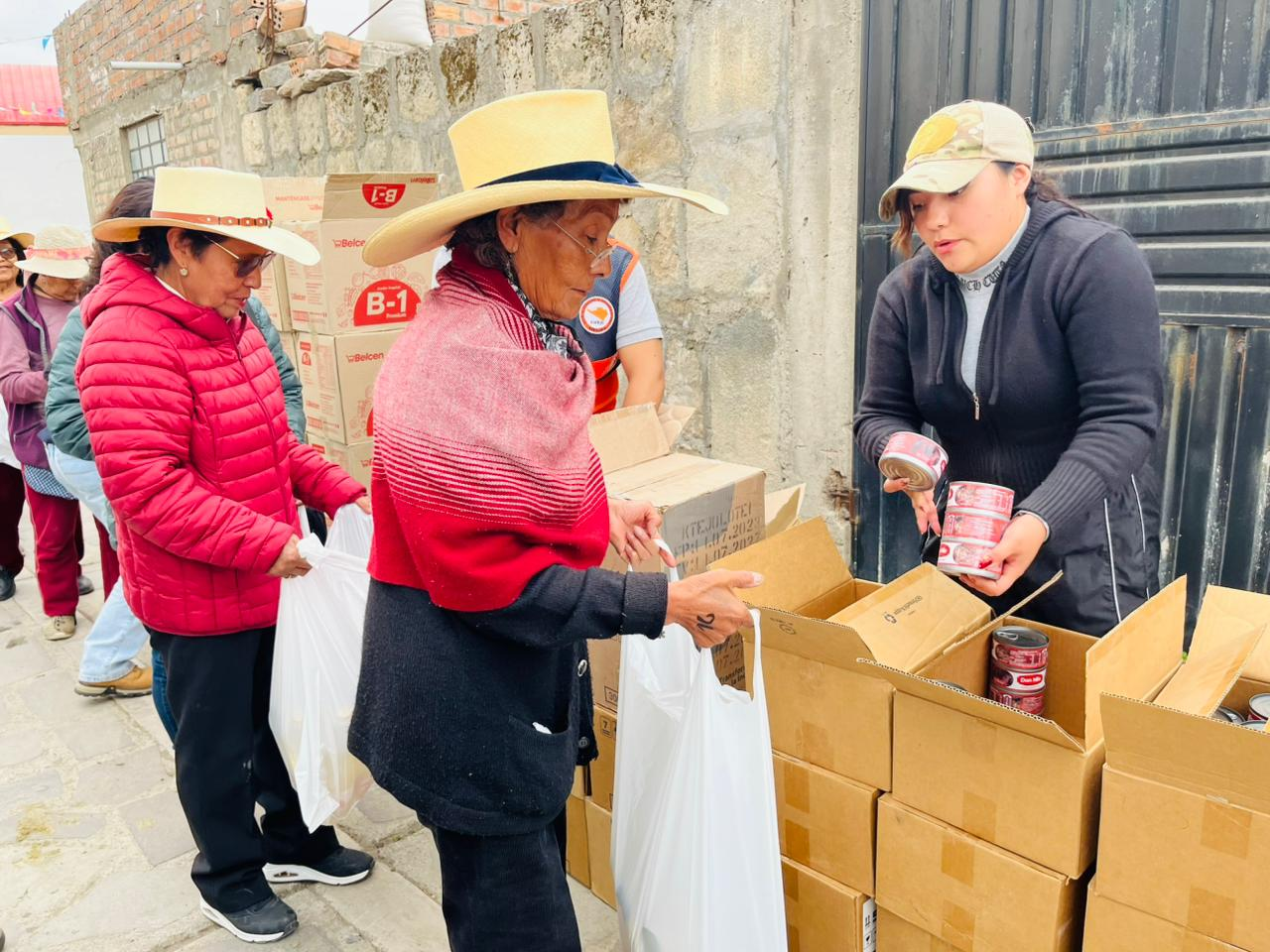 Entregan ayuda humanitaria a comunidad de Piaca en Pocsi