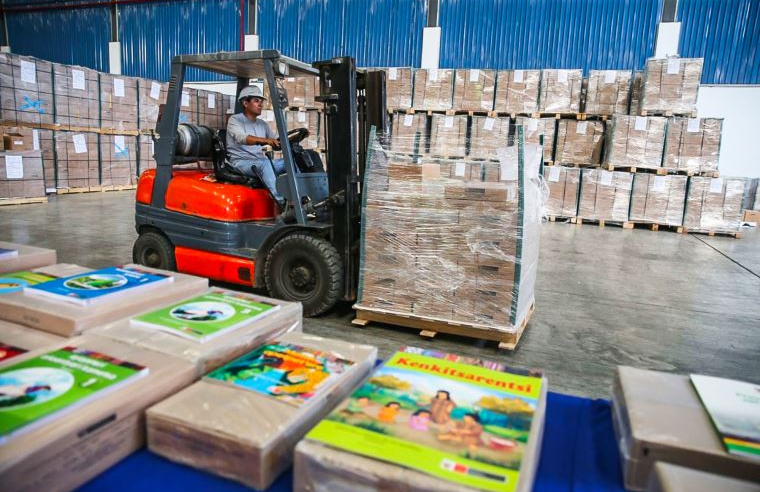 Apenas el 60% de colegios estatales cuentan con material educativo