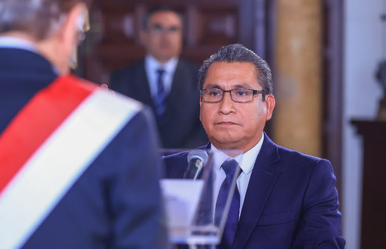Waldir Ayasta juró como nuevo ministro de Energía y Minas tras renuncia de Alfaro