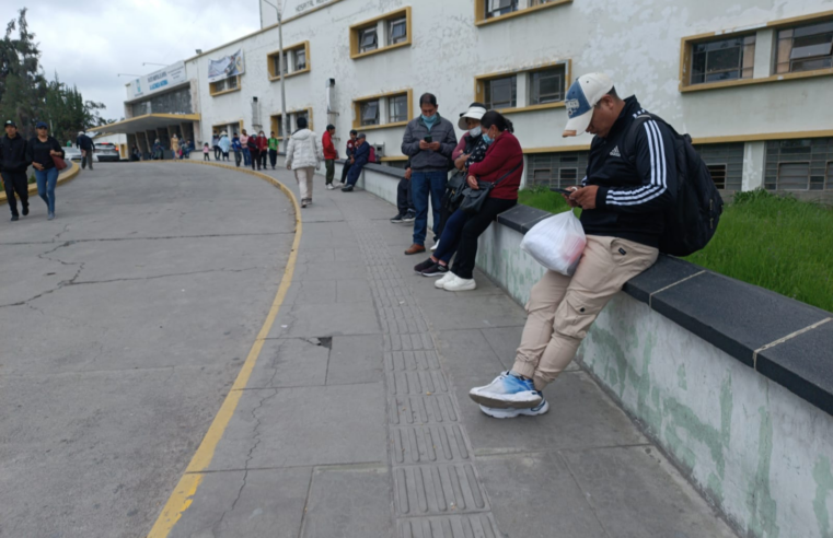Huelga indefinida de médicos perjudica a miles de pacientes y no hay solución a la vista