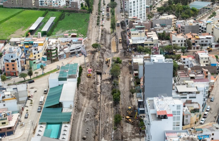 Culminan limpieza de departamentos inundados en Flora Tristán