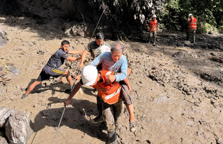 Ejército rescata a pobladores atrapados por huaico en La Convención