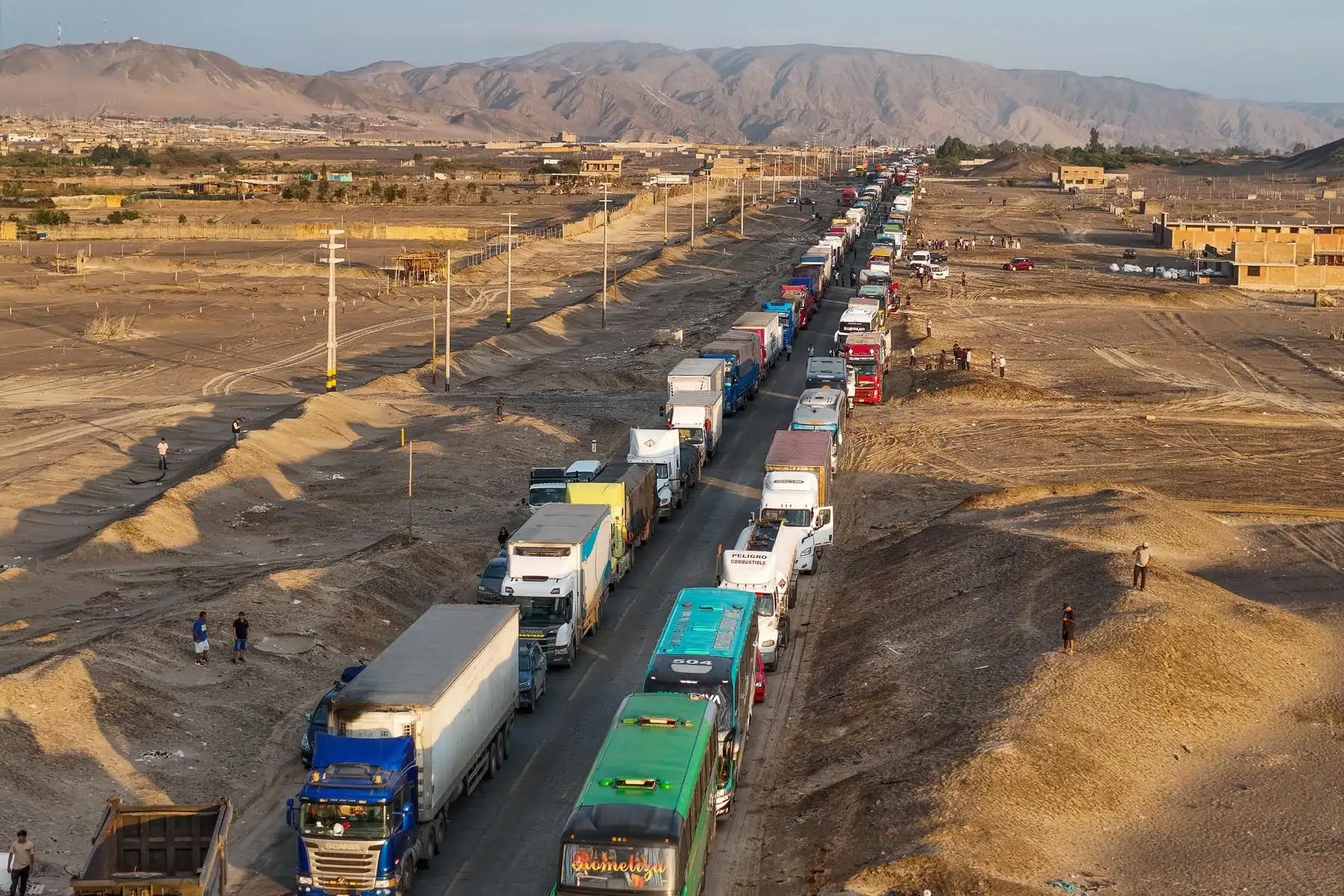 Lluvias restringen tránsito en 9 carreteras y provocan interrupción total en otras 2