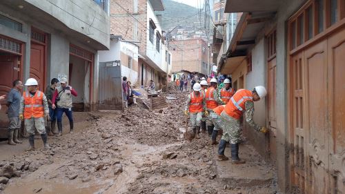 FF.AA. auxilian a damnificados tras huaico en La Convención