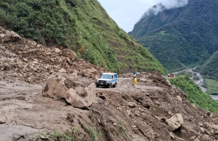 Tránsito restringido en la Interoceánica tras deslizamiento de rocas y lodo