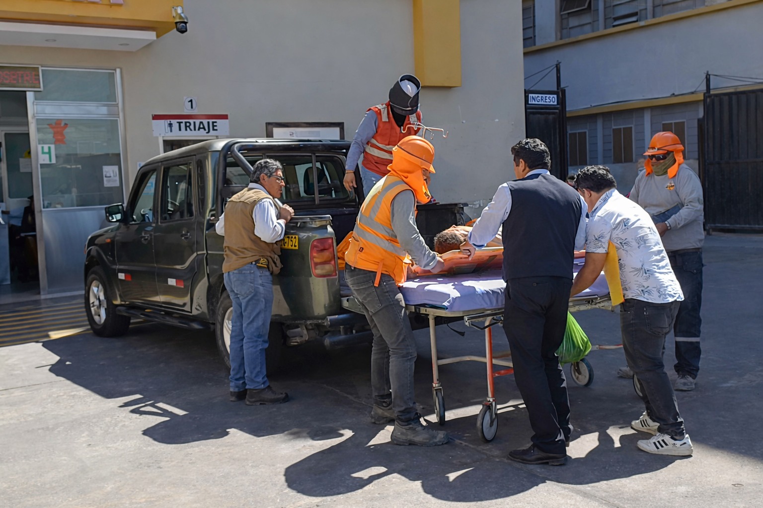 Obrero queda grave tras caer en obra del estadio de Tiabaya