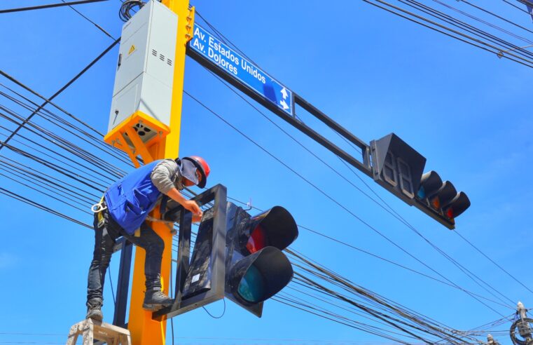 Bustamante implementa semaforización inteligente para la seguridad del peatón