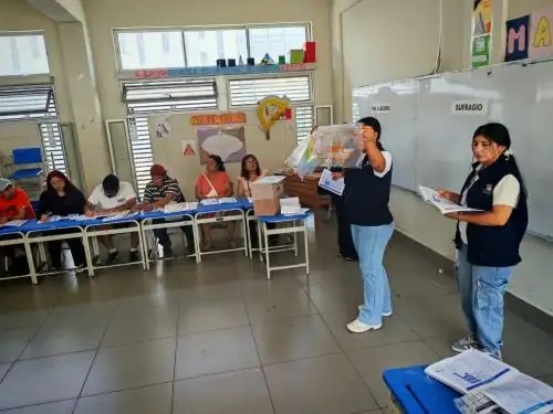 ODPE Azángaro realiza simulacro electoral con inteligencia artificial