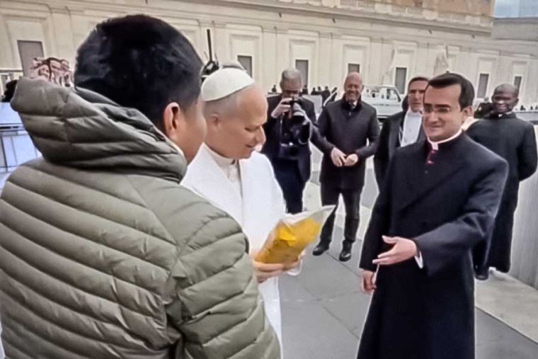 Chifles llegan al Vaticano y sorprenden al papa León XIV