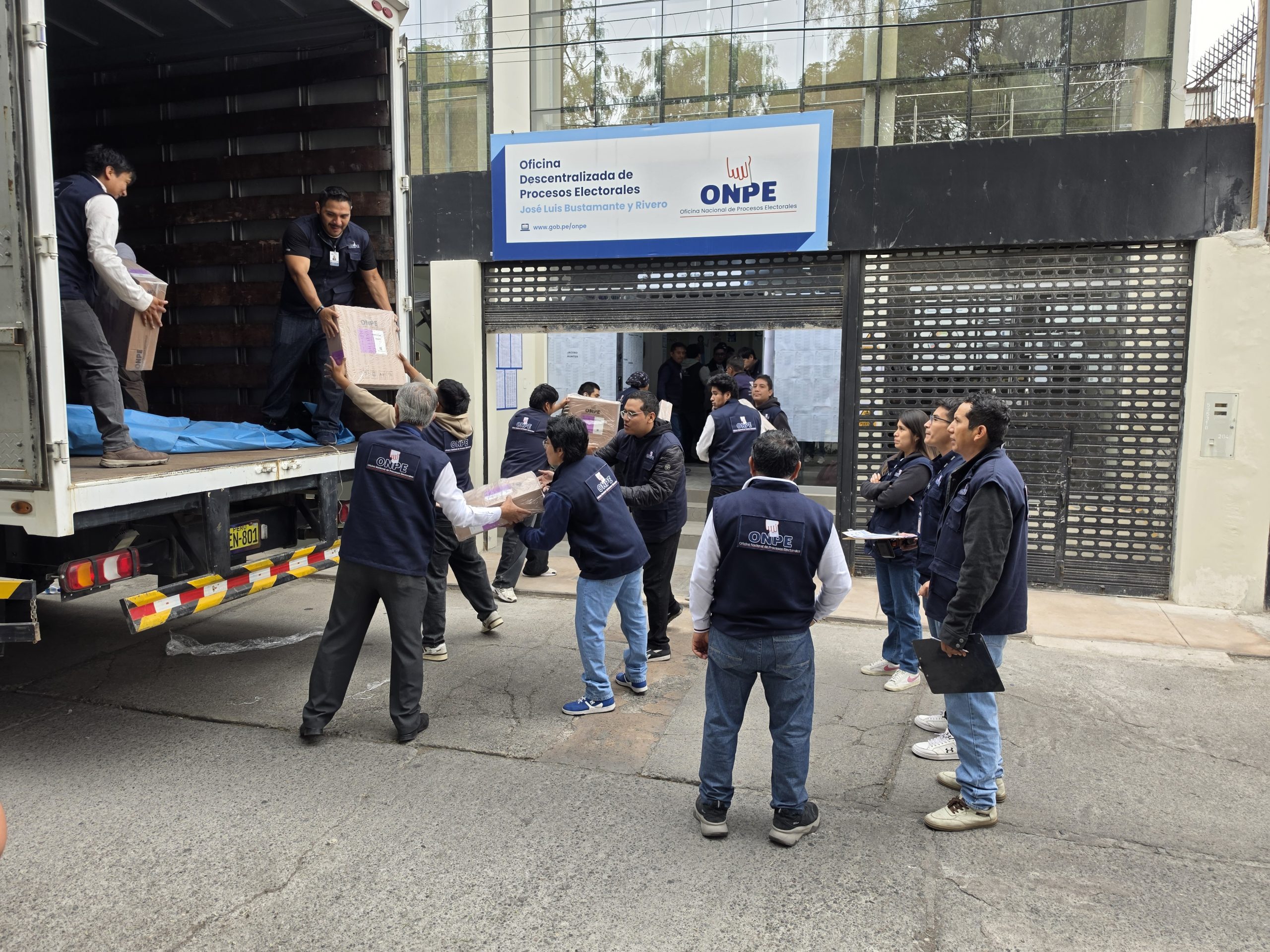 Arequipa recibe más de 5 mil cajas de material electoral para el 12 de abril