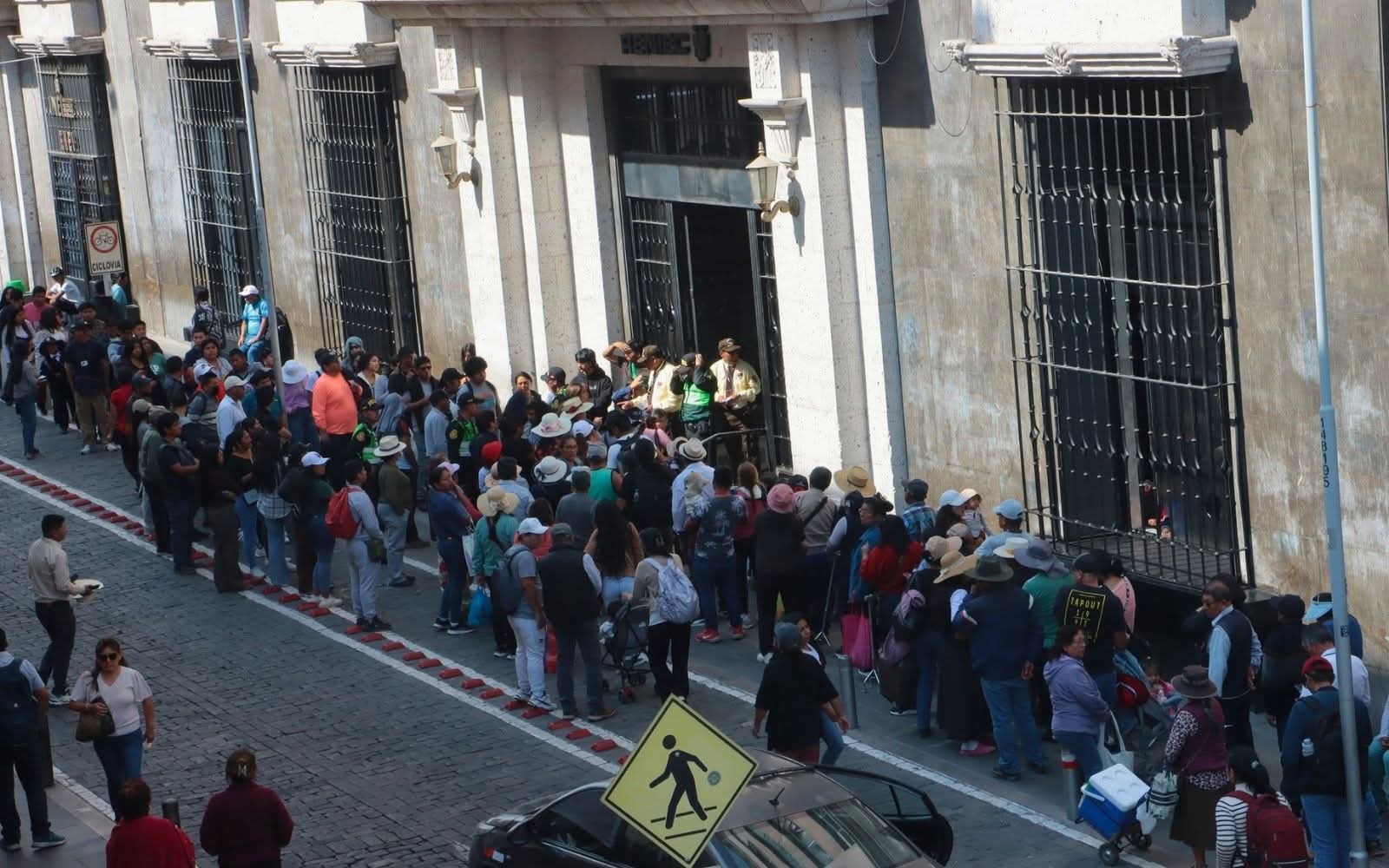 Procrastinación afueras de la Reniec