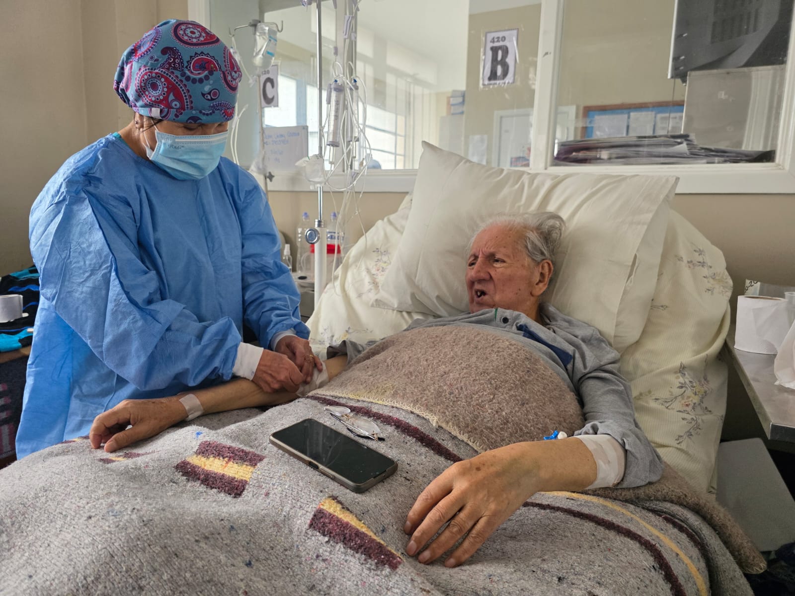 Octogenario escritor está delicado de salud y necesita ayuda en Arequipa