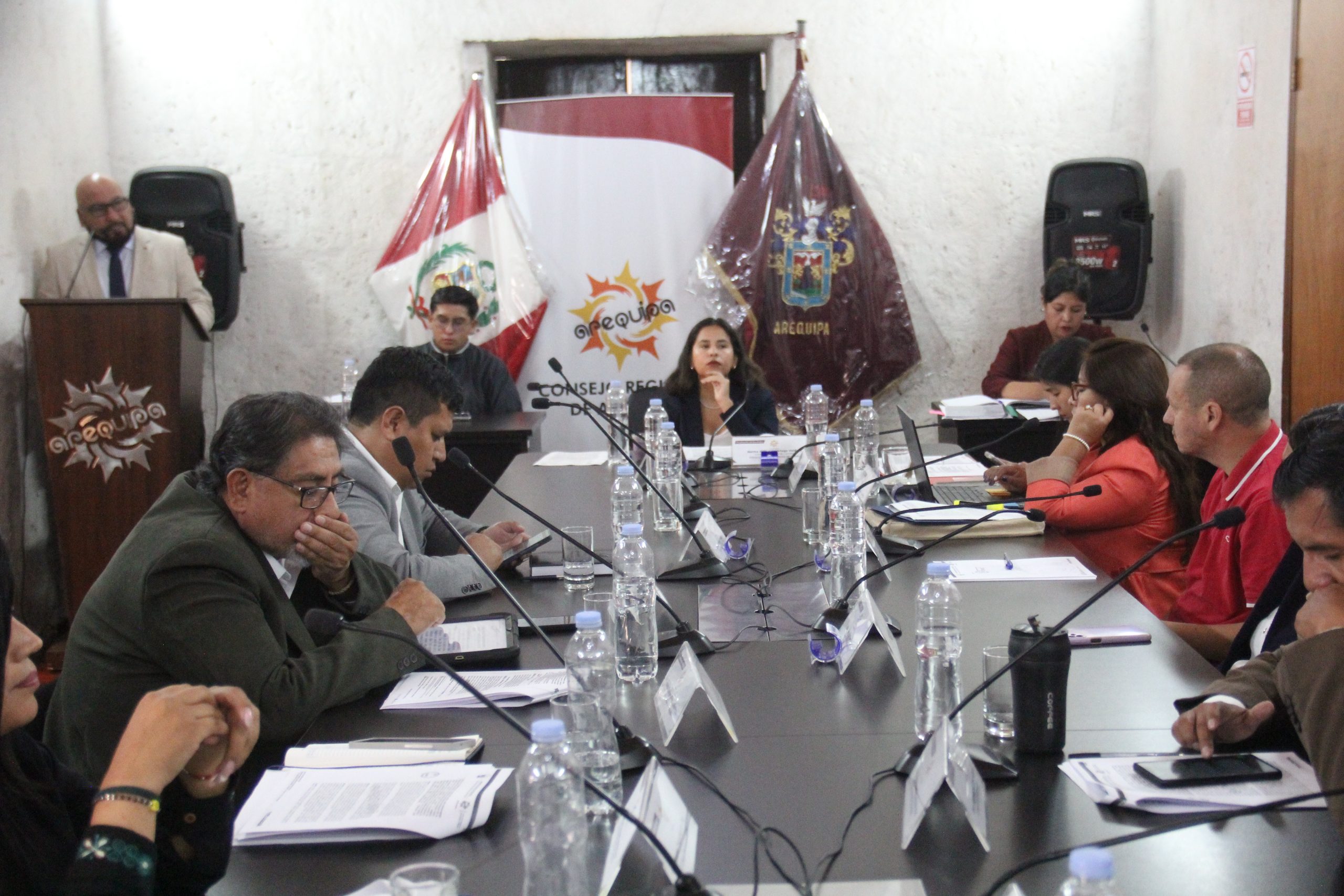 CR aprueba nueva censura contra gerente de Energía y Minas