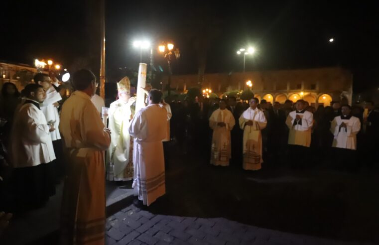 SÁBADO DE GLORIA FIELES SE UNIRÁN EN VIGILIAS EN LA NOCHE SANTA