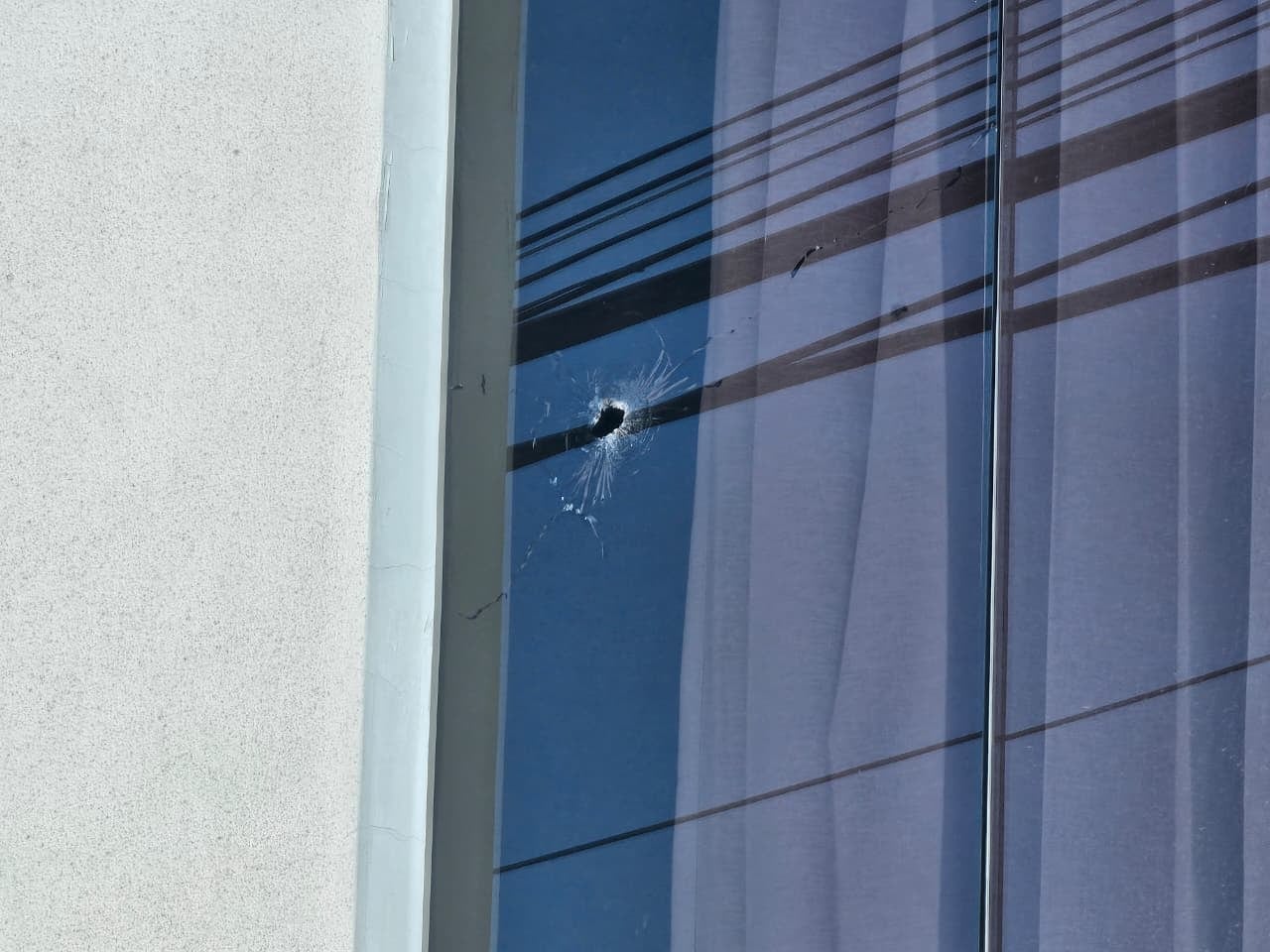 Desconocidos realizaron disparos contra edificio en Bustamente y Rivero