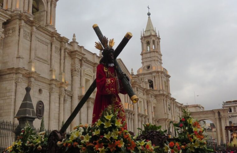 LAS PROCESIONES, CUANDO AREQUIPA SE ASEMEJA A SEVILLA